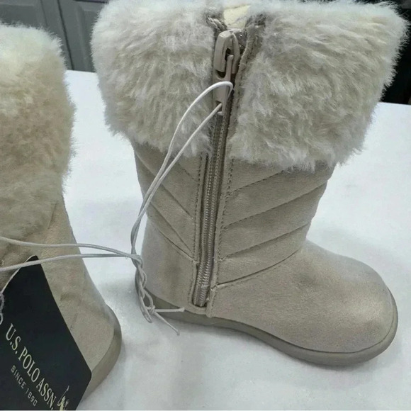 US Polo Assn Winter Boots Girls Winter White Faux Fur Pom Poms BRAND NEW Sz 6 - Picture 9 of 10
